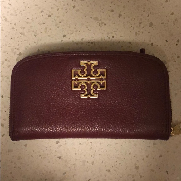 Tory Burch Handbags - Tory Burch wallet Tory Burch Handbags - Tory Burch wallet